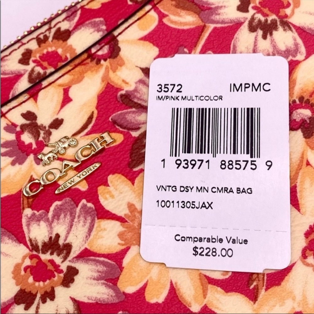 Coach Mini Camera Bag Crossbody Bag
Vintage Daisy Pink - Picture 11 of 12